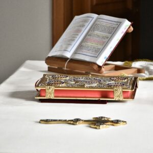 Participare restrânsă la slujbe și în condiții speciale Participare restrânsă la slujbe și în condiții speciale