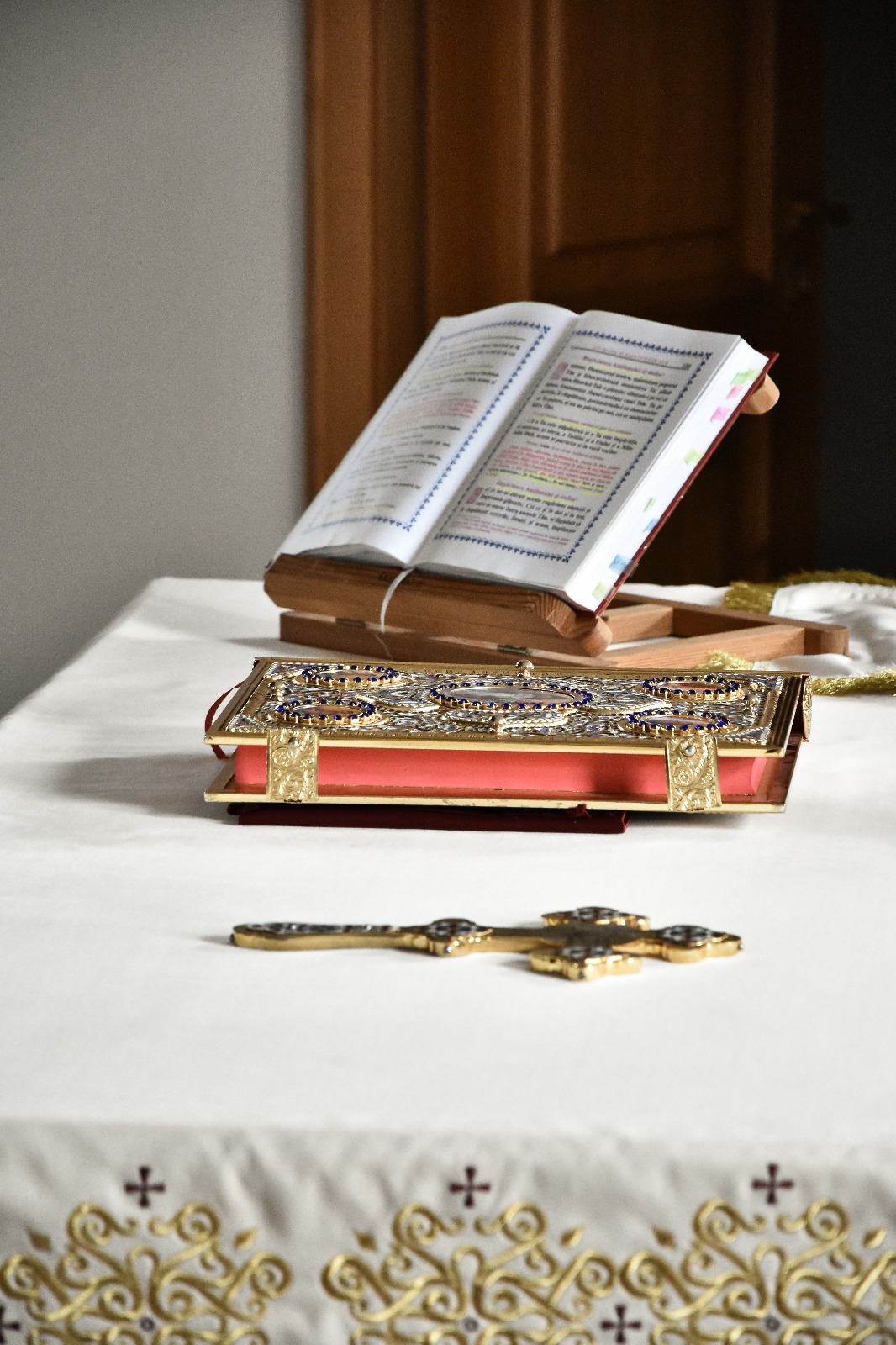 Participare restrânsă la slujbe și în condiții speciale Participare restrânsă la slujbe și în condiții speciale